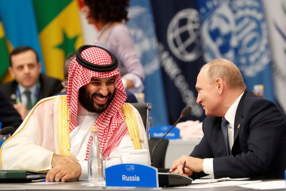 O estranho cumprimento entre Putin e o príncipe saudita que está a correr mundo