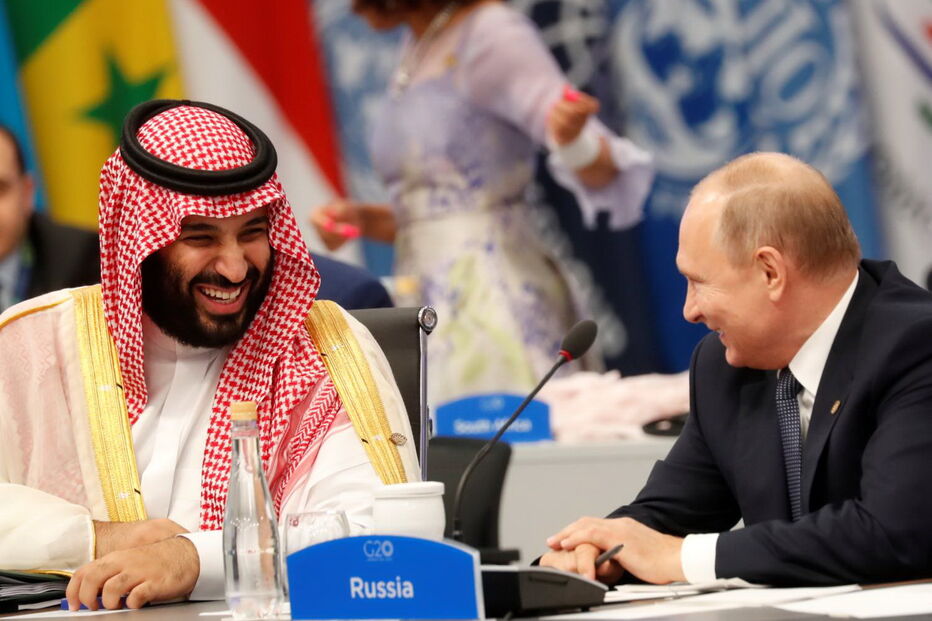 O estranho cumprimento entre Putin e o príncipe saudita que está a correr mundo