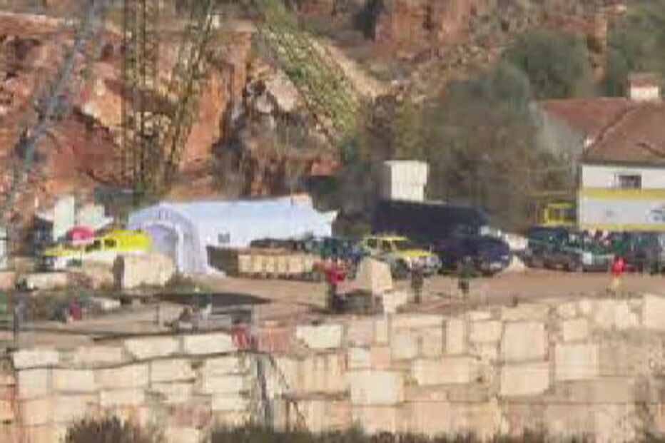 Retirado terceiro corpo desaparecido na pedreira de Borba