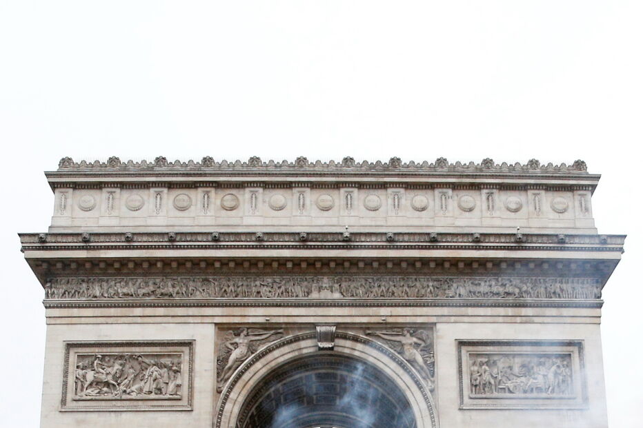 'Coletes amarelos' em confrontos com as autoridades em Paris