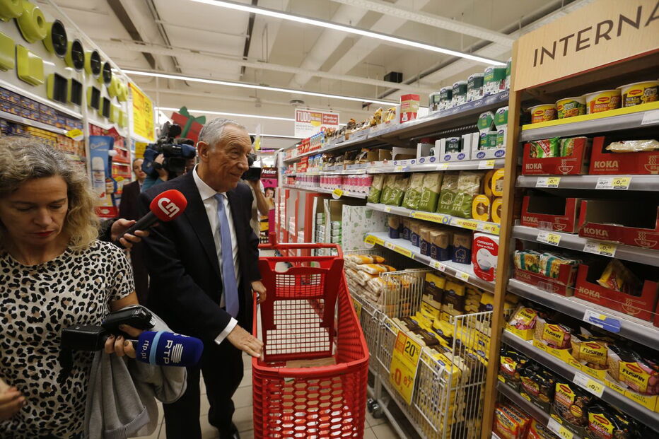Marcelo Rebelo de Sousa participa na recolha de alimentos no Banco Alimentar