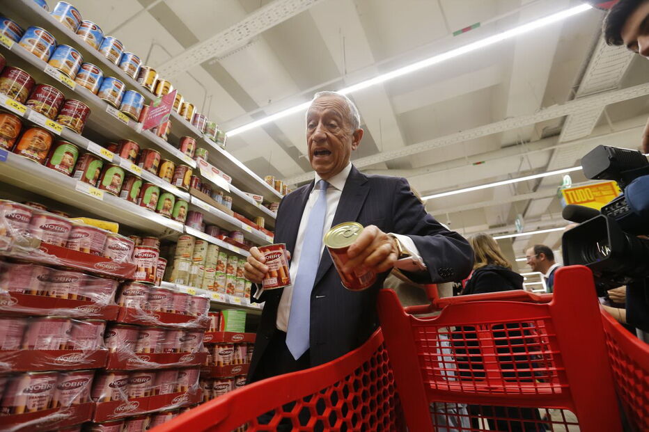 Marcelo Rebelo de Sousa participa na recolha de alimentos no Banco Alimentar