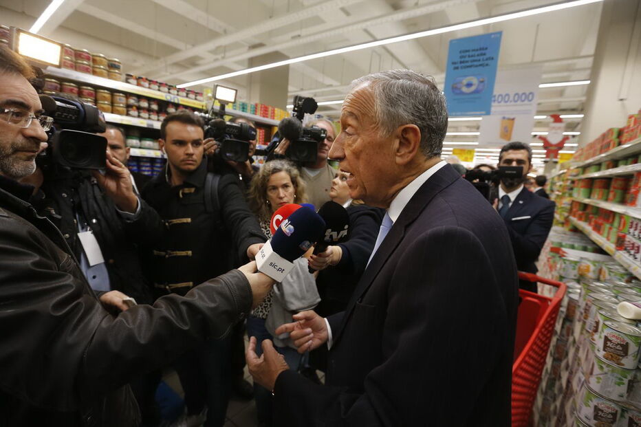 Marcelo Rebelo de Sousa participa na recolha de alimentos no Banco Alimentar