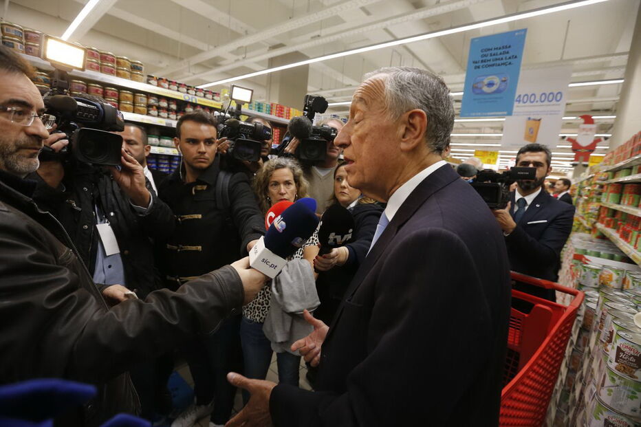 Marcelo Rebelo de Sousa participa na recolha de alimentos no Banco Alimentar