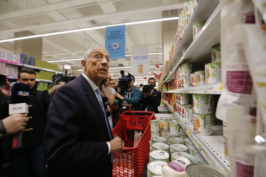 Marcelo Rebelo de Sousa participa na recolha de alimentos no Banco Alimentar