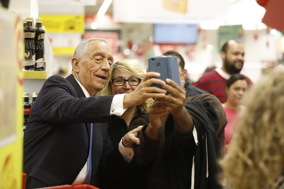 Marcelo Rebelo de Sousa participa na recolha de alimentos para o Banco Alimentar
