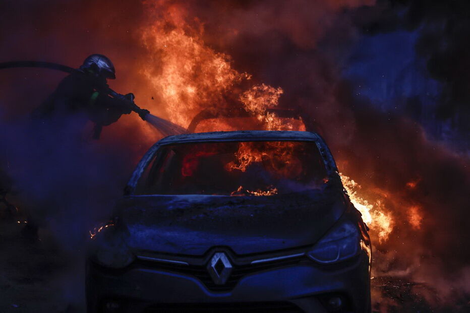 Caos e destruição provocados pelos protestos dos 'coletes amarelos' 