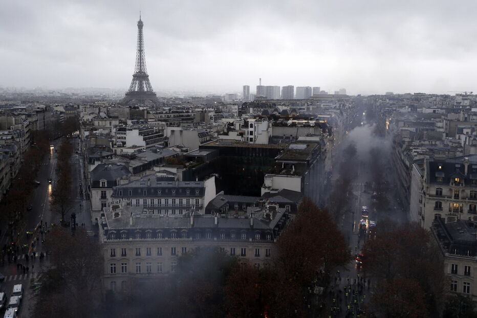 Caos e destruição provocados pelos protestos dos 'coletes amarelos' 