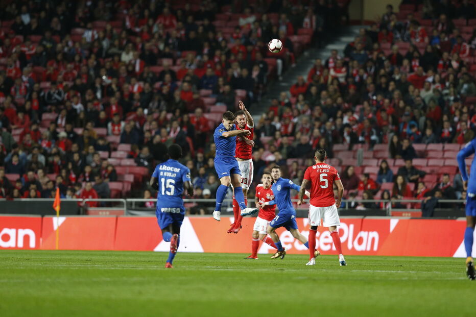 Jogadores em ação no Benfica - Feirense