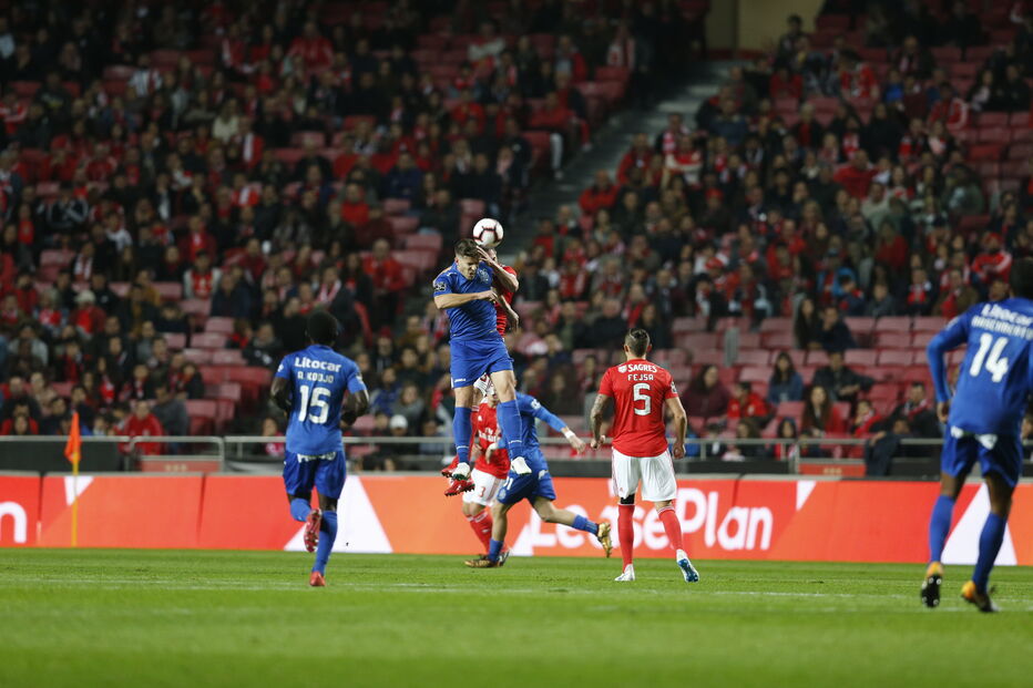 Jogadores em ação no Benfica - Feirense