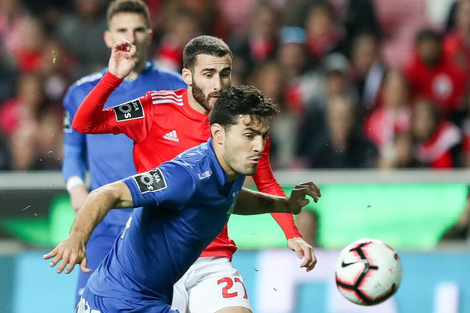 Jogadores em ação no Benfica - Feirense