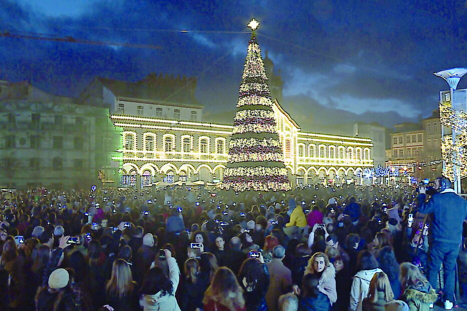 Árvore de Natal de 24 metros em Braga