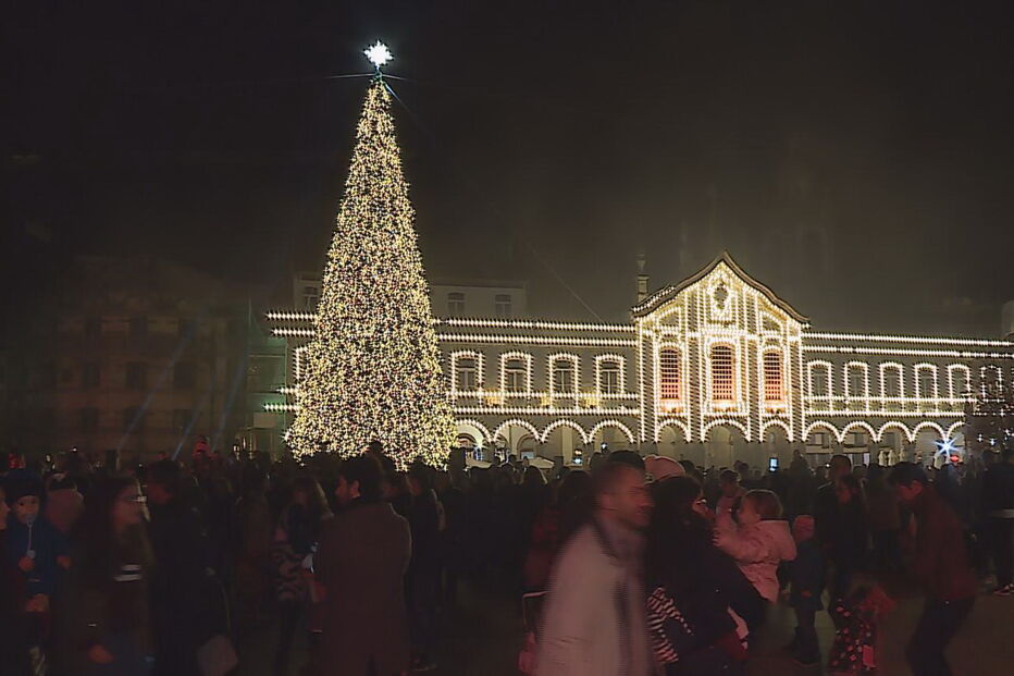 Árvore de Natal de 24 metros em Braga