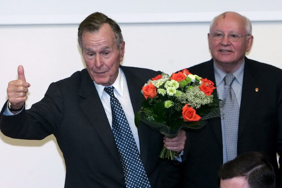 Os antigos presidentes dos EUA e URSS,  George H. W, Bush e Mikahil Gorbatchov 