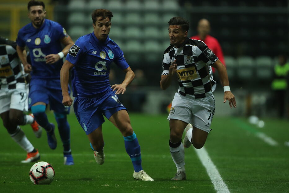  Jogadores em ação no dérbi entre Boavista e FC Porto