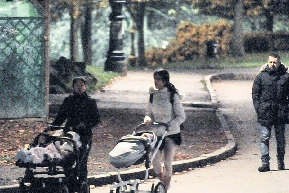  Georgina Rodriguez passeia por Turim com bebés de Ronaldo acompanhada por seguranças