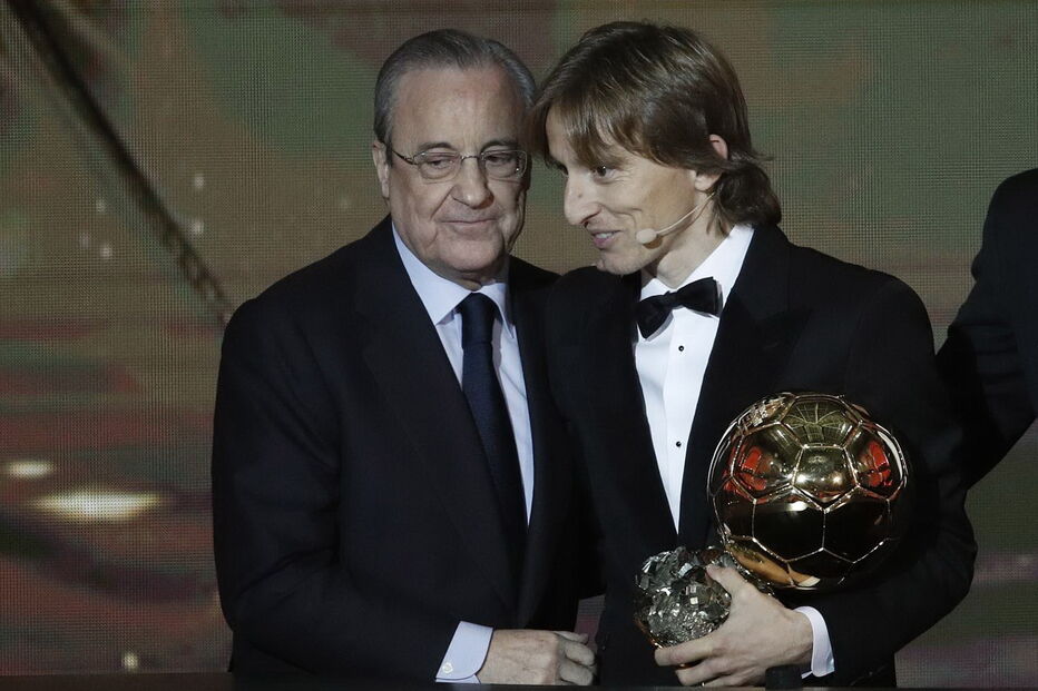 Modric volta a bater Ronaldo este ano e é o melhor do Mundo