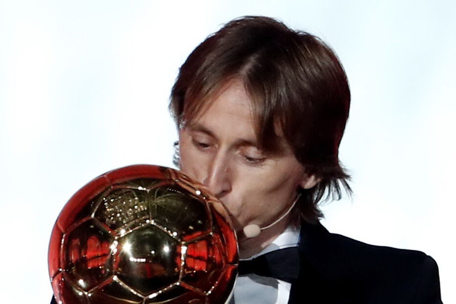 Modric volta a bater Ronaldo este ano e é o melhor do Mundo