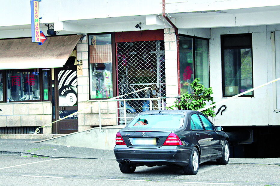 Vestígios da destruição depois de vários disparos, a 15 de abril 