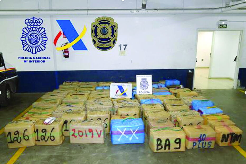 Fardos de haxixe recuperados pela polícia espanhola 
