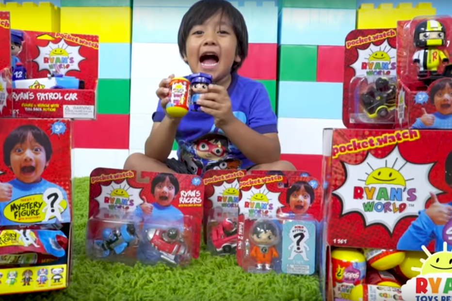 Menino ganha uma fortuna a fazer avaliações a brinquedos