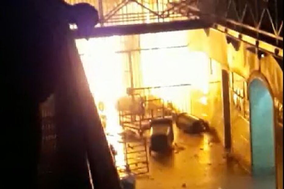 Motim no Estabelecimento Prisional de Lisboa. Detidos incendiaram caixotes do lixo