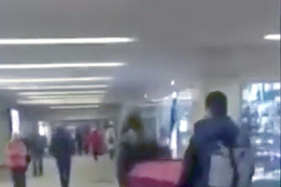 Transportam caixão no metro de Moscovo