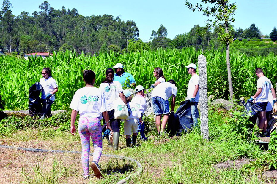 Projeto tem juntado cidadãos em torno da limpeza e reabilitação dos cursos de água 