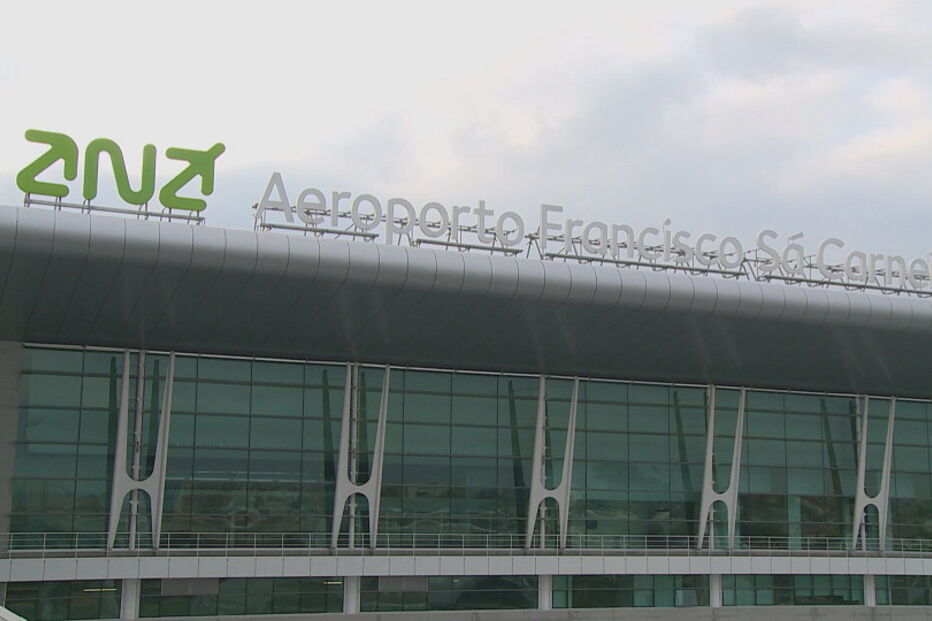 Funcionários furtam malas do Schalke 04 no aeroporto do Porto