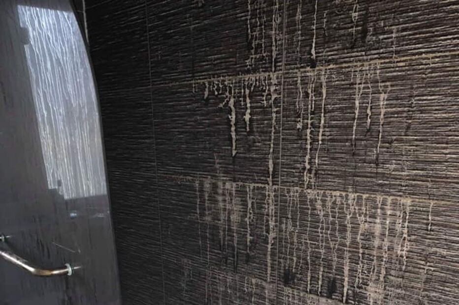 Luzes de Natal incendeiam casa de família no País de Gales