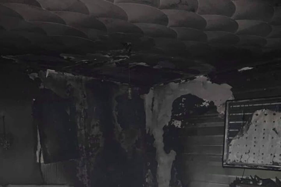 Luzes de Natal incendeiam casa de família no País de Gales