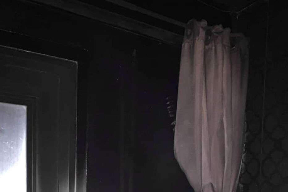 Luzes de Natal incendeiam casa de família no País de Gales