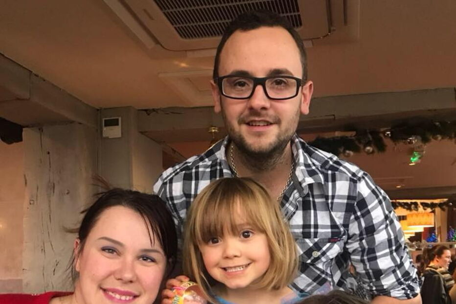 Luzes de Natal incendeiam casa de família no País de Gales	