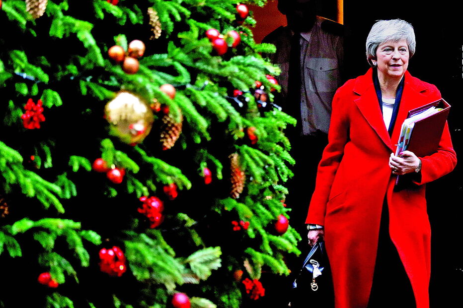 Theresa May foi obrigada a publicar a versão completa do parecer jurídico que é arrasador para o seu plano do Brexit   