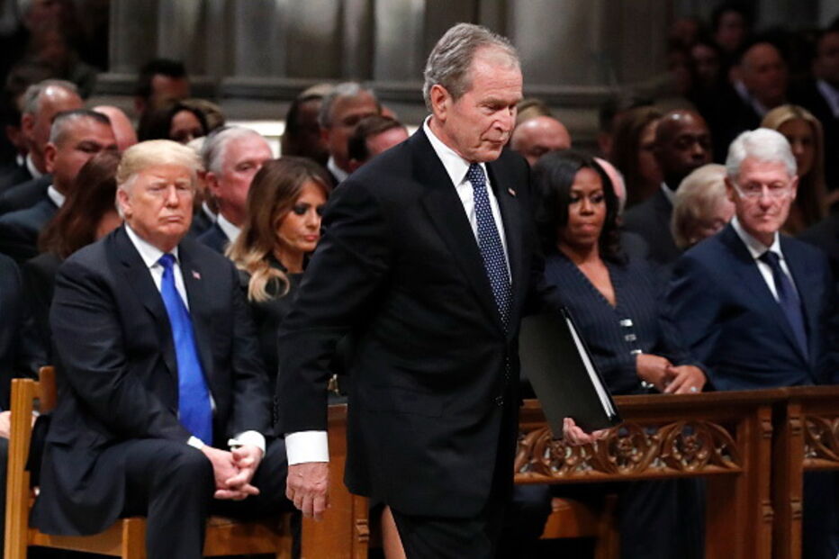 Bush não contém as emoções durante discurso na despedida do pai