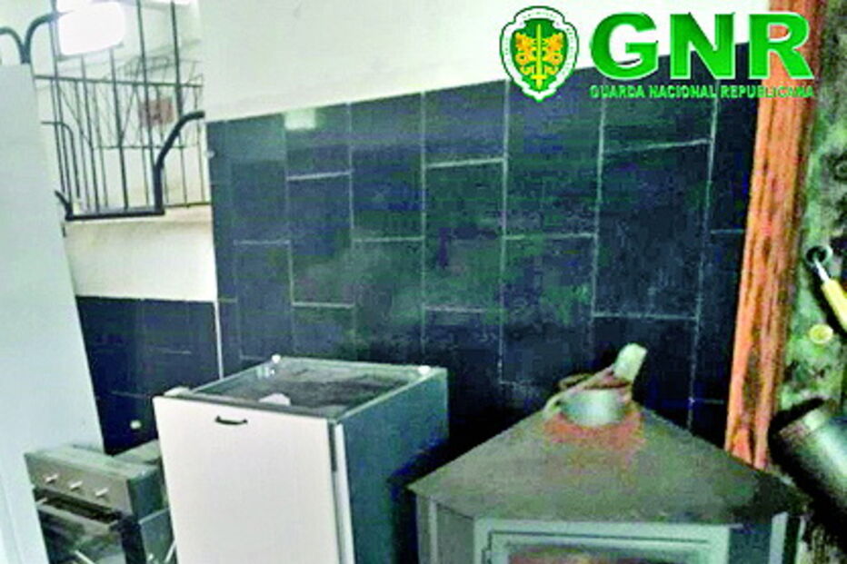 Parte do material apreendido