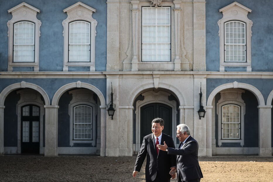 Xi Jinping  e António Costa furaram o protocolo para conversarem a sós, após  uma declaração conjunta sem questões