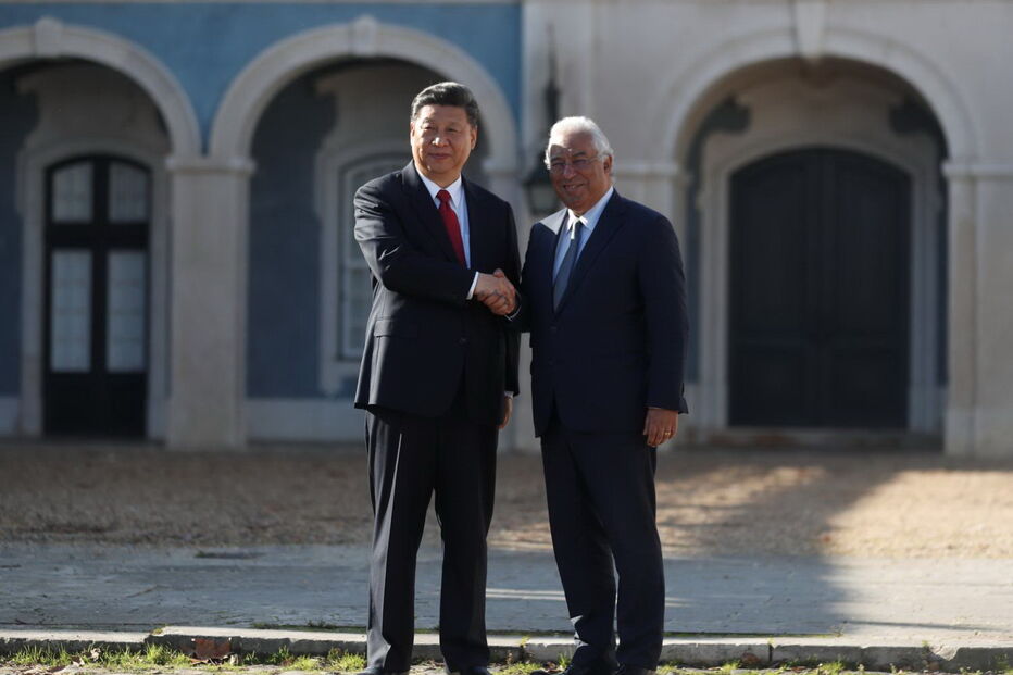Xi Jinping  e António Costa furaram o protocolo para conversarem a sós, após  uma declaração conjunta sem questões