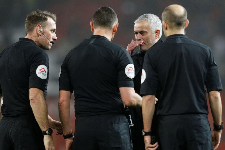 Mourinho volta a perder pontos na Liga Inglesa