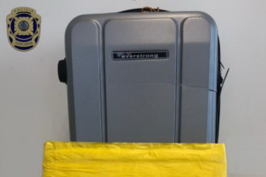 Cinco estrangeiros detidos por tráfico de cocaína no Aeroporto Humberto Delgado