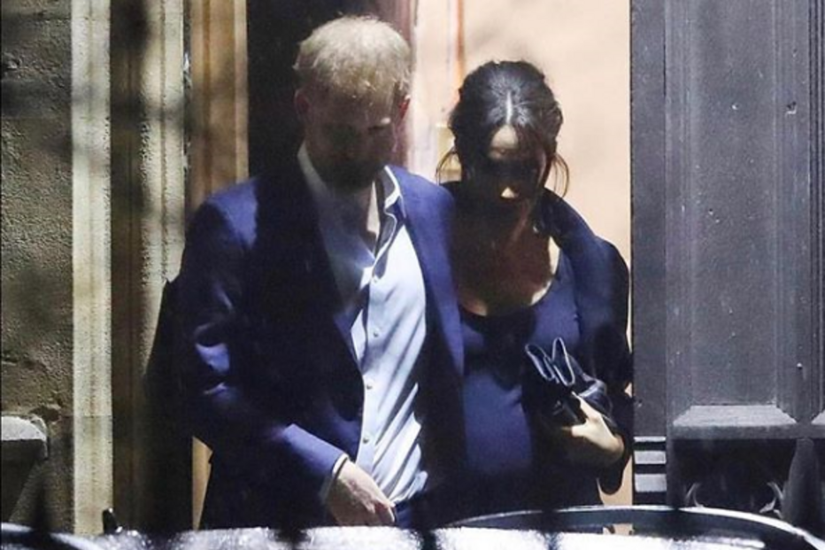 Duques de Sussex. Meghan Markle já tem uma barriga bem saliente.