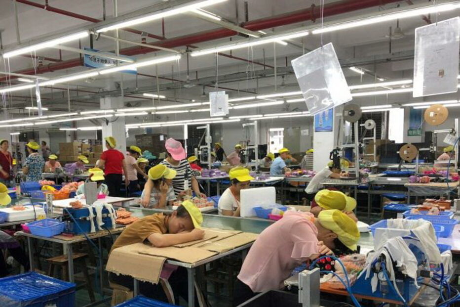 Operário fabril recebe um cêntimo por cada boneca vendida por 40 euros