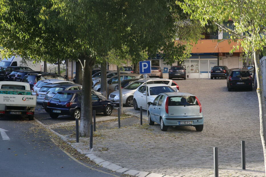 Obras afastam clientes do comércio em Benfica  