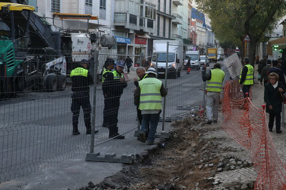Obras afastam clientes do comércio em Benfica  
