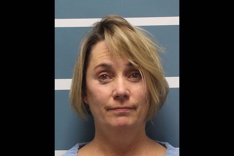 Professora Margaret Gieszinge detida por cortar cabelo a aluno