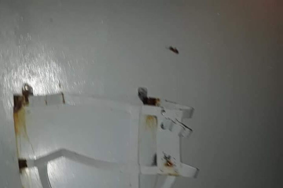 Danos em suporte de mangueira da fragata Corte Real