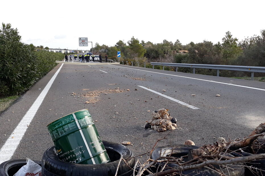 Grupo que luta pela independência da Catalunha corta autoestrada em Tarragona