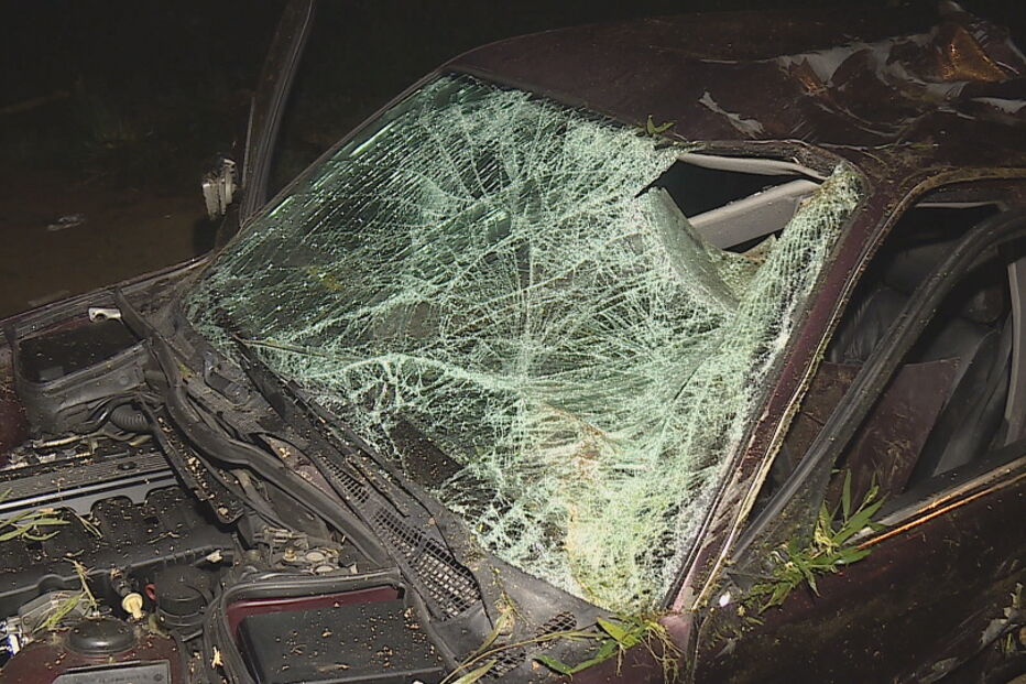Carro cai em ravina em Gondomar e fere dois irmãos, um deles com 11 anos
