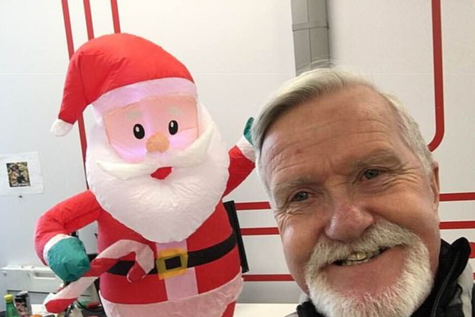 Guarda presente de Natal de ex-namorada e abre-o 47 anos depois