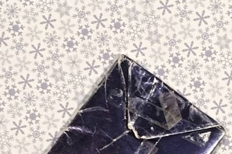 Guarda presente de Natal de ex-namorada e abre-o 47 anos depois